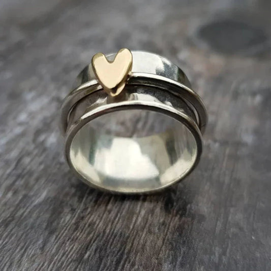 Lynor™ | Vintage Silver Ring with Dangling Heart – Romantic Touch of Charm