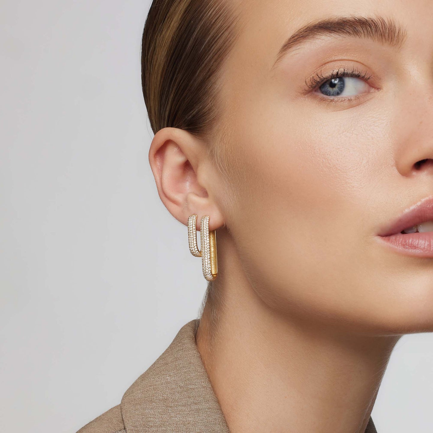 Lynor™ | Icon Pavé Hoops – Dazzling 18K Gold Sparkle in a Signature Design