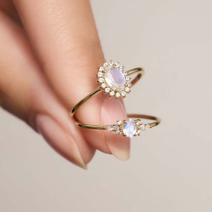 Lynor™ | Moonstone Muse Ring – Dreamy 14K Gold with Ethereal Glow