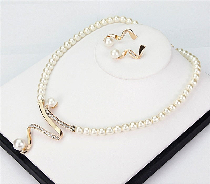 Lynor™ | Pearl Necklace + Earrings