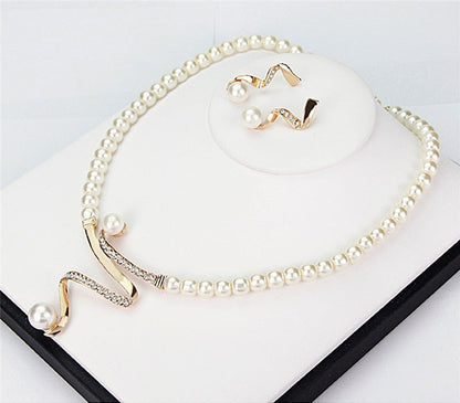 Lynor™ | Pearl Necklace + Earrings