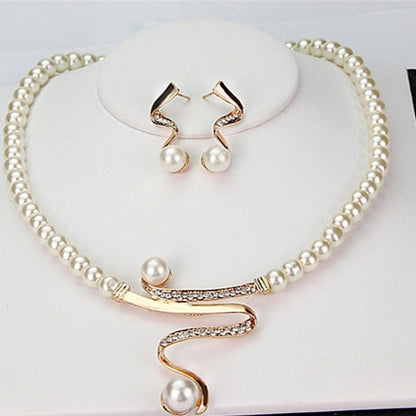 Lynor™ | Pearl Necklace + Earrings