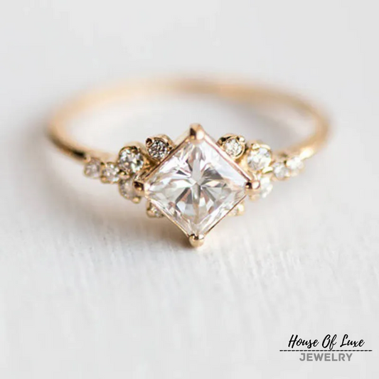 Lynor™ | Delysian Queen Ring – Regal Elegance with a Timeless Touch
