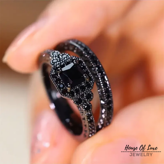 Lynor™ | Retro Black Duo Ring – Bold Contrast with Vintage Edge