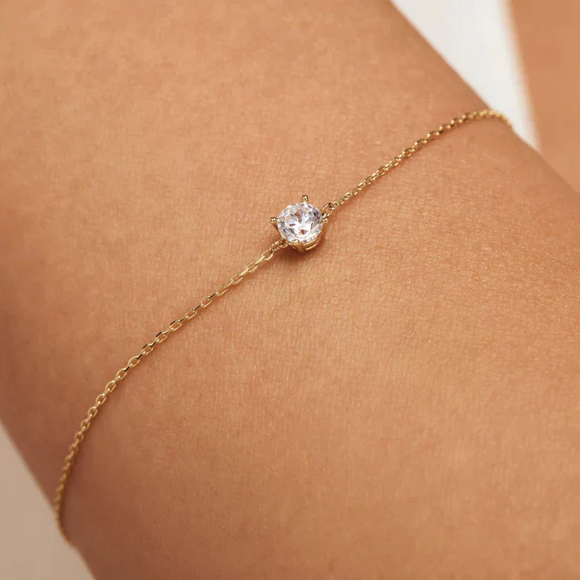 Lynor™ | Cléa Moissanite Bracelet – Radiant 14K Gold with a Brilliant Touch