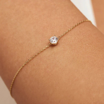 Lynor™ | Cléa Moissanite Bracelet – Radiant 14K Gold with a Brilliant Touch