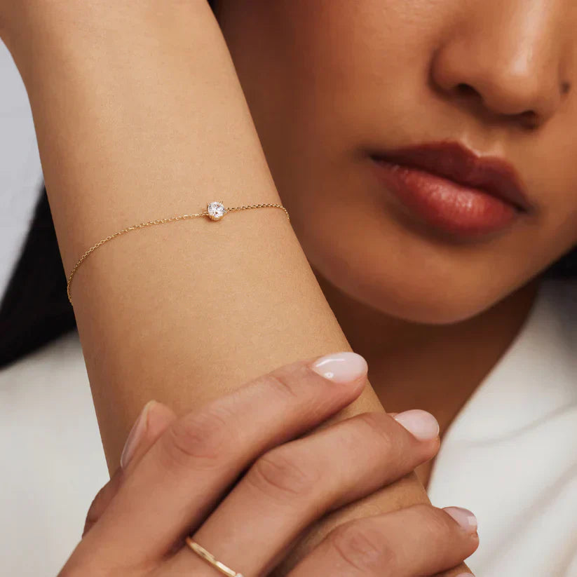 Lynor™ | Cléa Moissanite Bracelet – Radiant 14K Gold with a Brilliant Touch