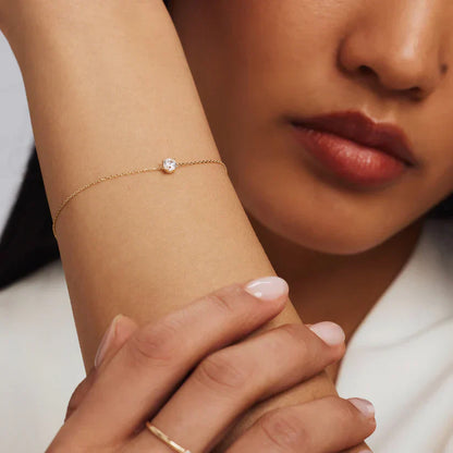 Lynor™ | Cléa Moissanite Bracelet – Radiant 14K Gold with a Brilliant Touch