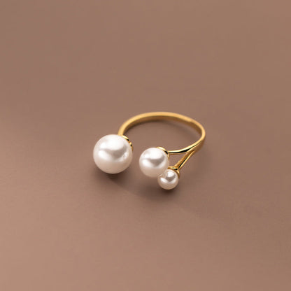 Lynor™ | Adjustable Triple Pearl Ring – Minimalist Elegance with a Modern Touch