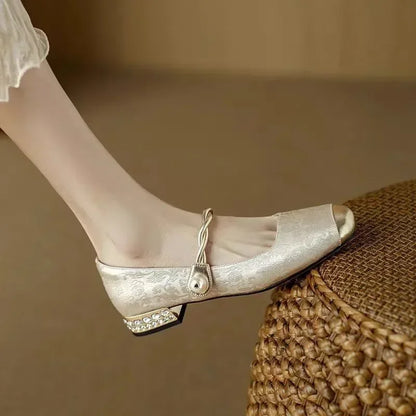 Lynor™ | Stylish Embroidered Sandals – Adjustable Fit with Artistic Detail