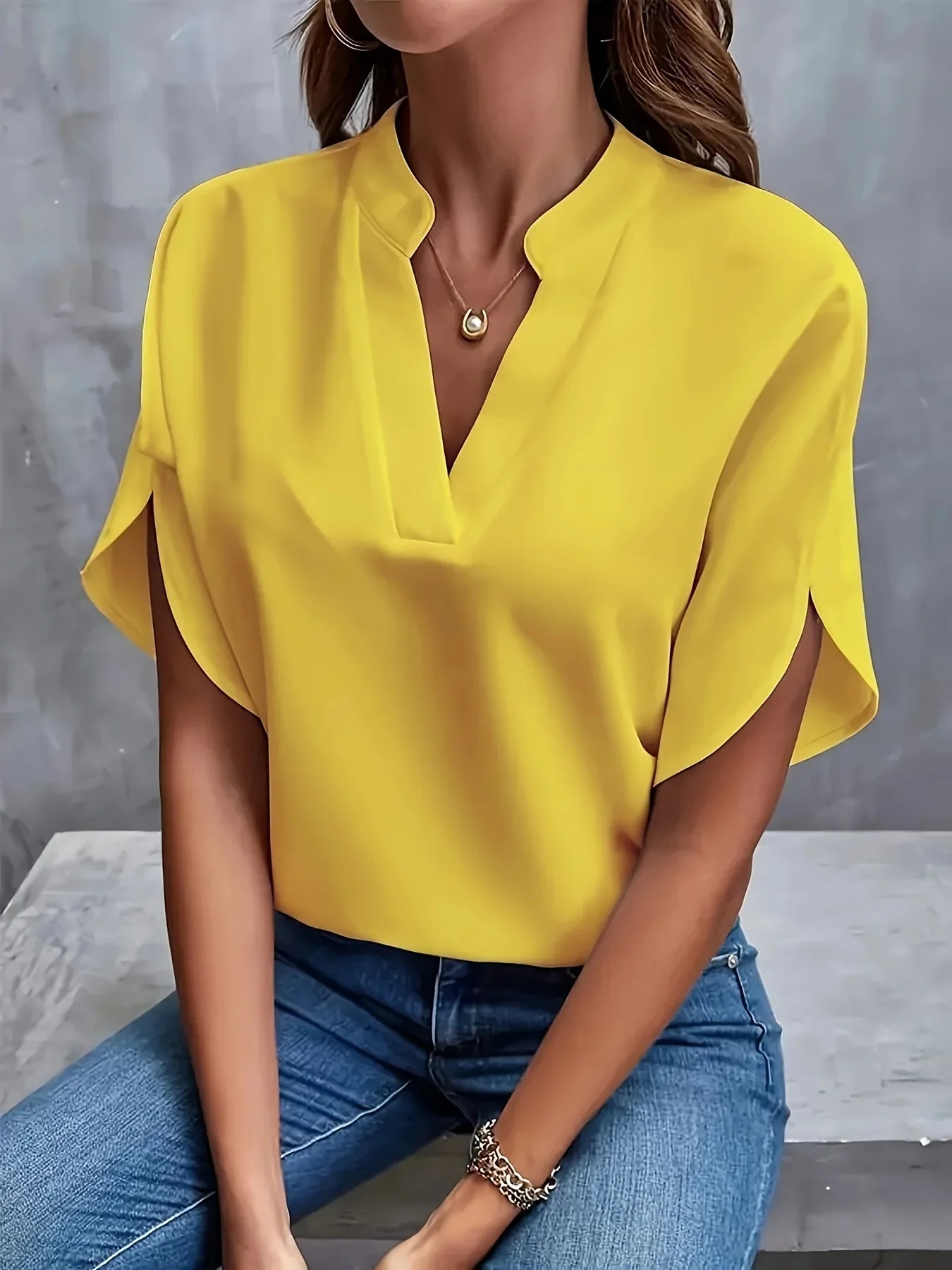 Lynor™ | Elegant Blouse with Refined Cut