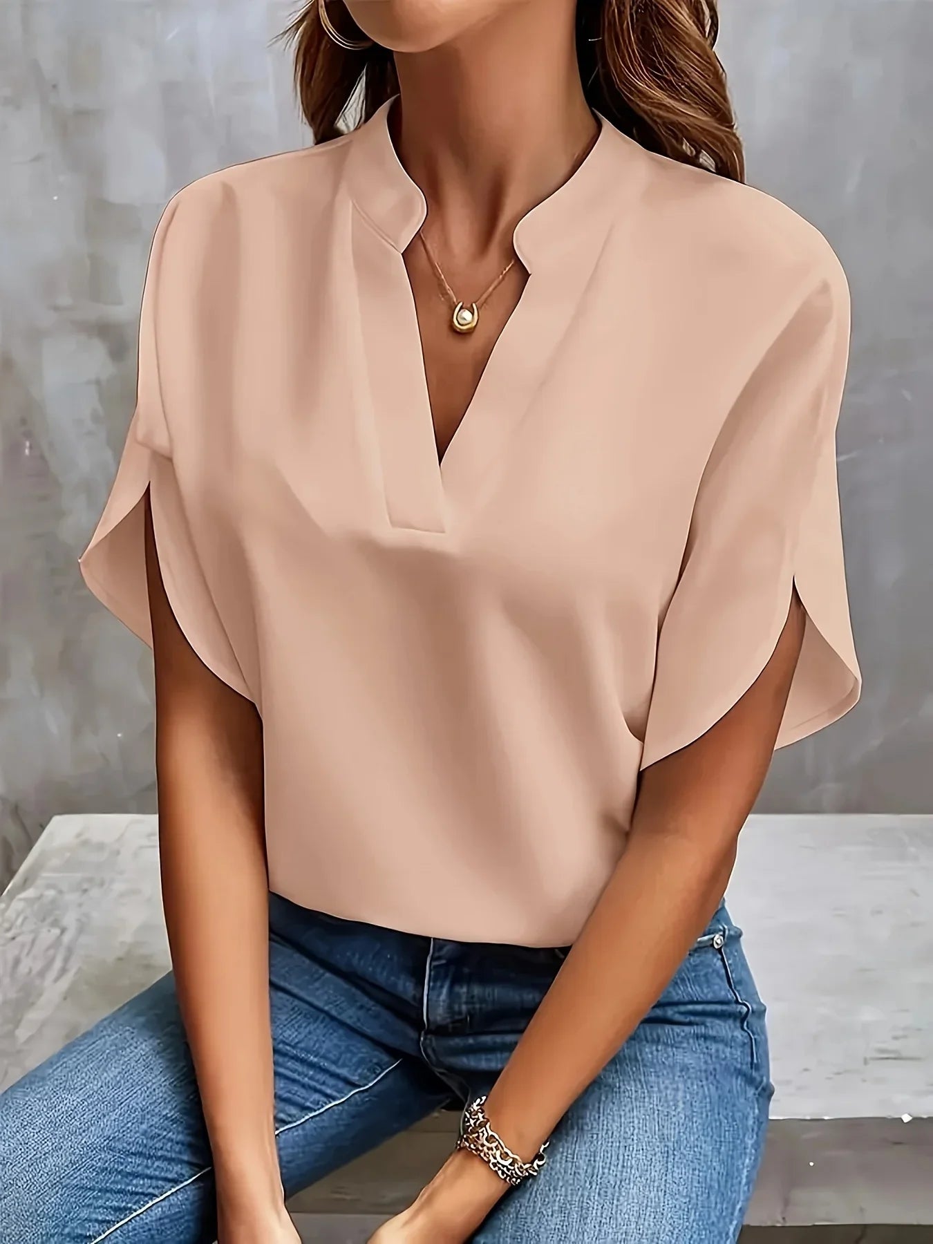 Lynor™ | Elegant Blouse with Refined Cut