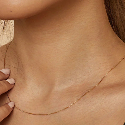 Lynor™ | Bodega Box Necklace – Bold 18K Gold with a Sleek Geometric Edge
