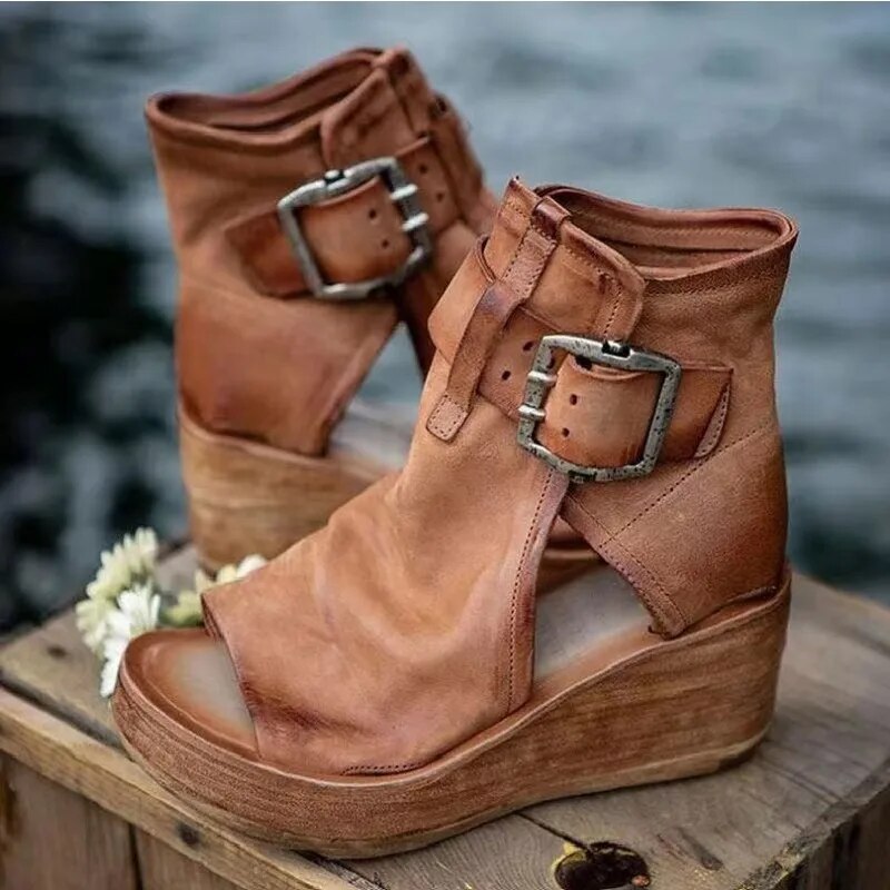 Lynor™ | The Rivage Buckle Wedge