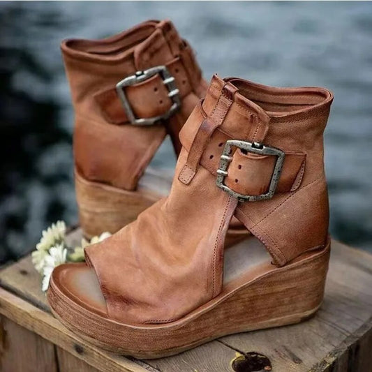 Lynor™ | The Rivage Buckle Wedge