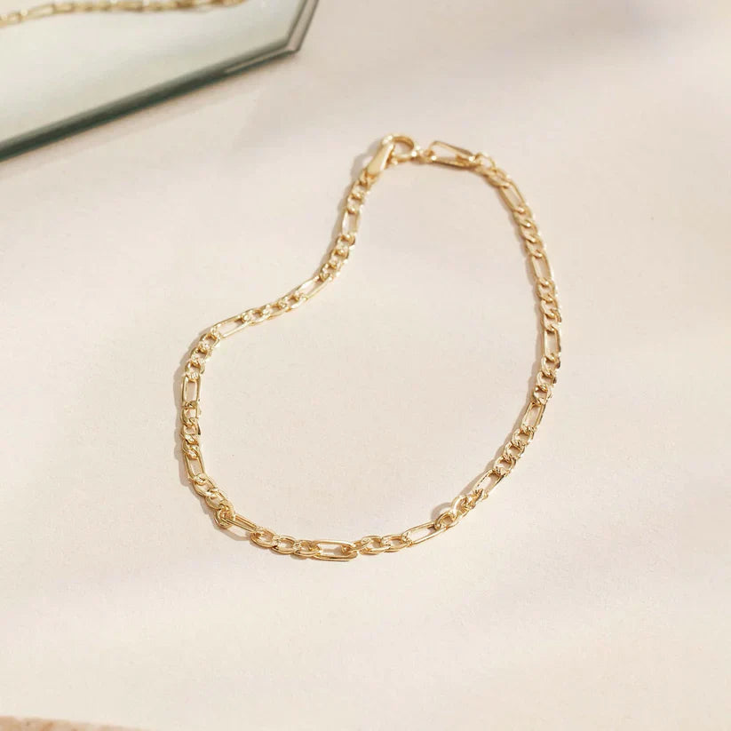 Lynor™ | Neris Alaine Bracelet – Elegant 14K Gold with Graceful Detailing