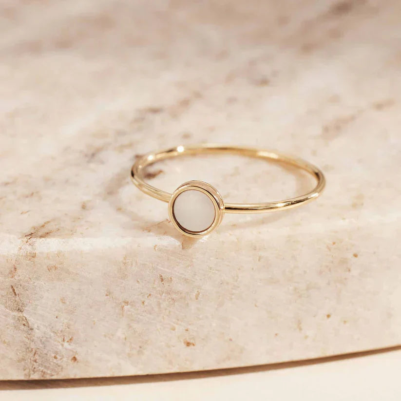 Lynor™ | Alina Cirielle Ring – Refined 14K Gold with Graceful Curves