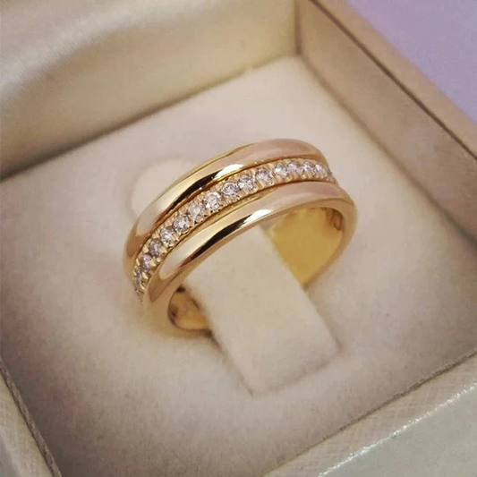 Lynor™ | Vintage Framed Zirconia Ring