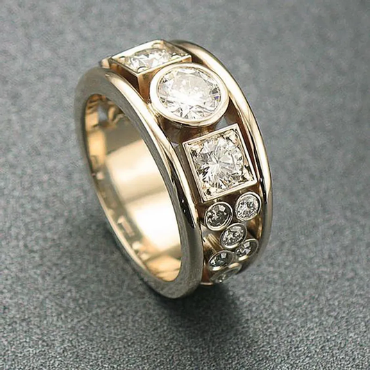 Lynor™ | Vintage Gold Zirconia Ring – Timeless Sparkle in Classic Gold