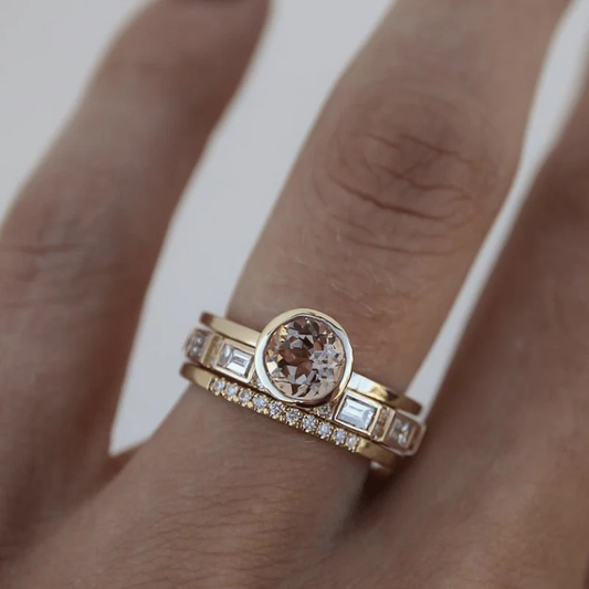 Lynor™ | Vintage Gold Crystal Ring – Radiant Elegance with a Classic Touch