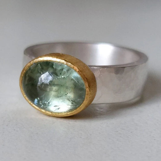 Lynor London™ | Vintage Green Ring with Rounded Stone – Timeless Grace